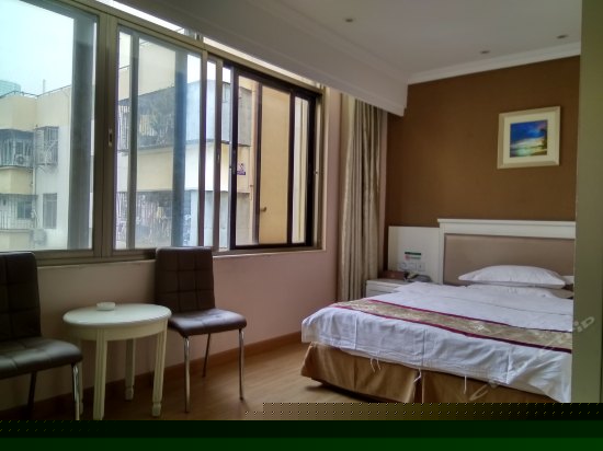 豪华商务大床房