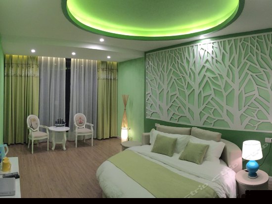 绿野仙踪圆床房