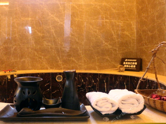 情侣汤屋(带泡池)