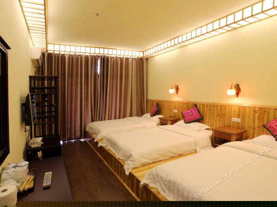 阳台三人榻榻米房