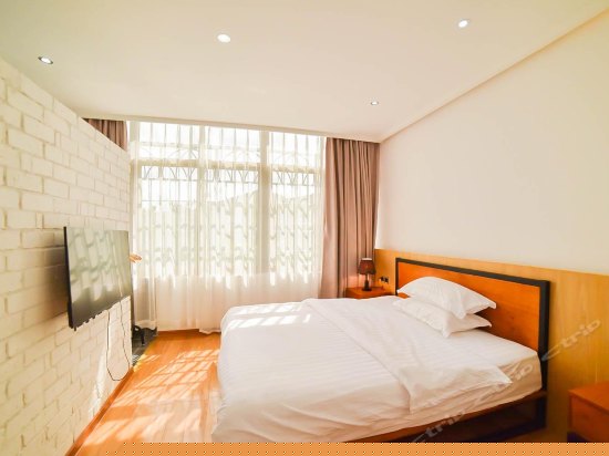 浪漫浴缸大床房