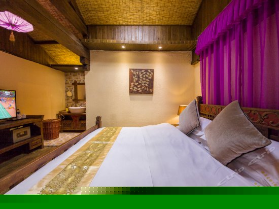 艳紫妖红大床房