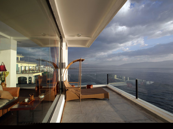 270度环视海景海上超豪华大床房