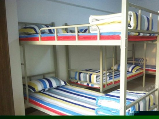 男生多人床位房