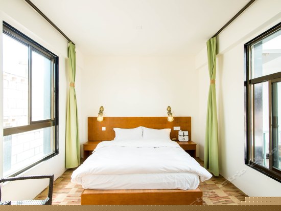 豪华阳光大床房