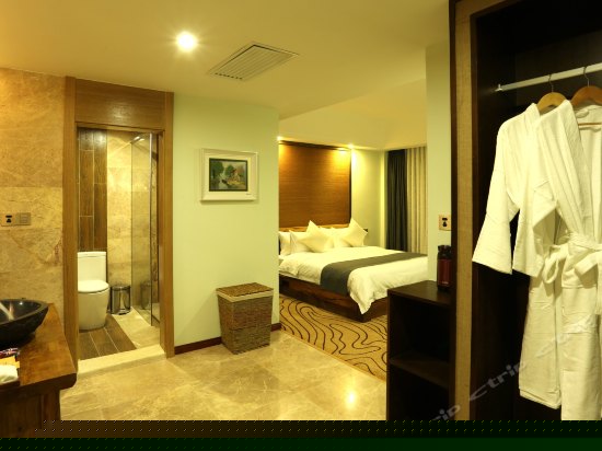 绶溪60°阳台海景大床房