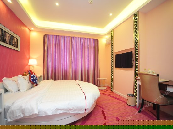 左岸情调圆床房