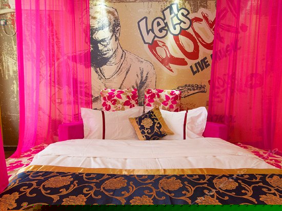 温馨情侣圆床房