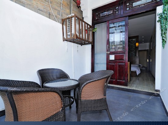 临河庭院景观大床房