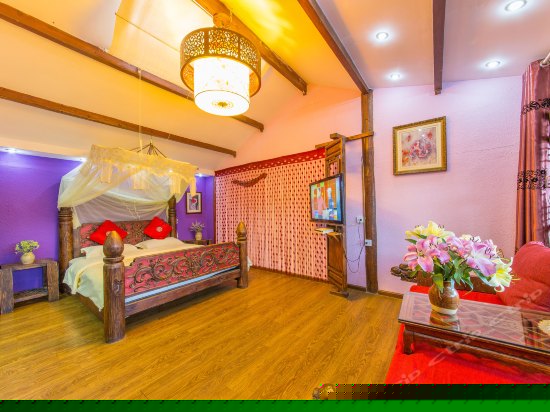 浪漫蜜月大床房