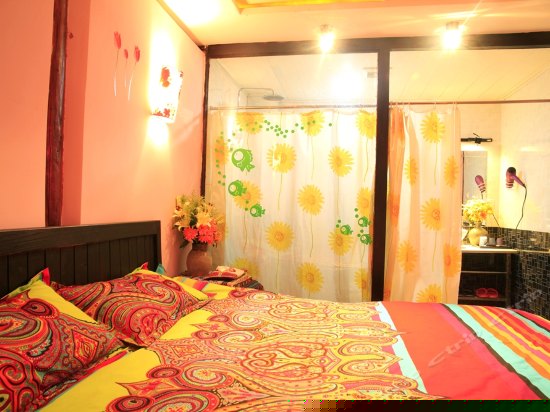 格桑花蜜月大床房