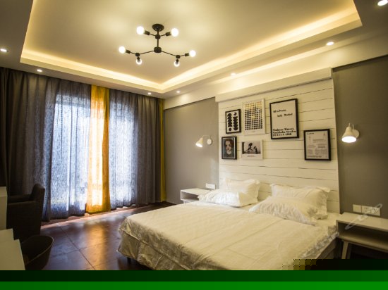 木落天空大床房