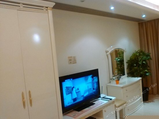 情侣温馨海景大床房