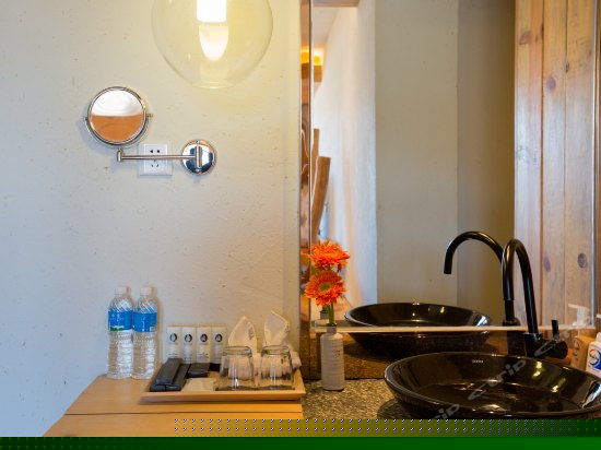 豪华湖景大床房