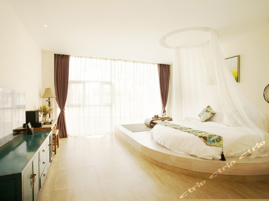 海景豪华圆床房102