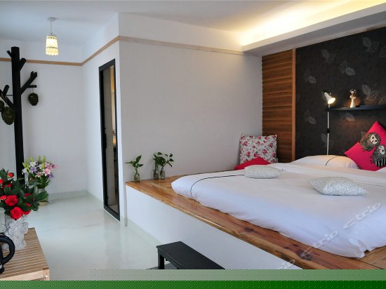 二楼素锦大床房