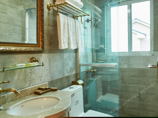 顶楼大阳台观景五房套房