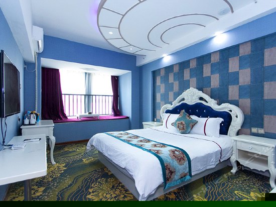时尚情侣大床房