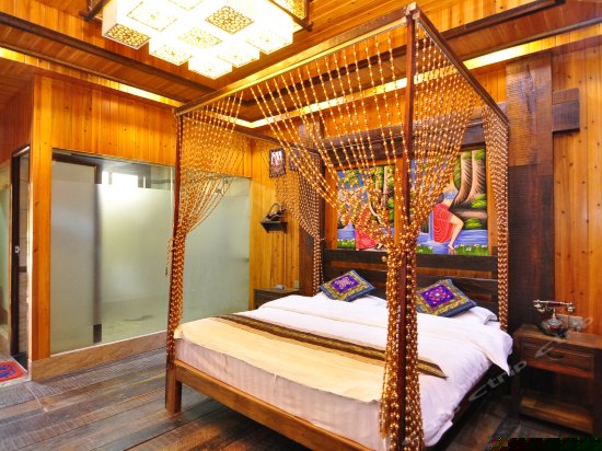 豪华风情大床房