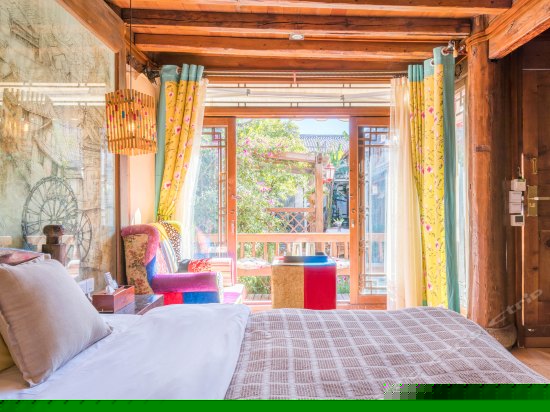 豪华阳光大床房