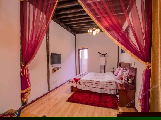 一楼阳光飘窗大床房