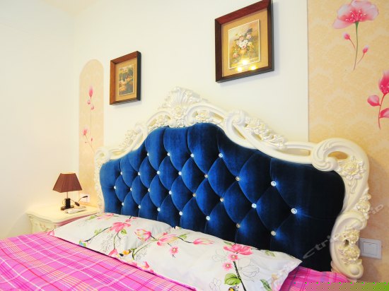 美景阳台独卫大床房