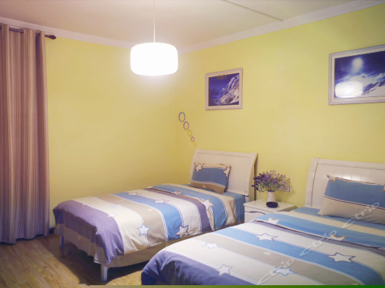 温馨山景标准间