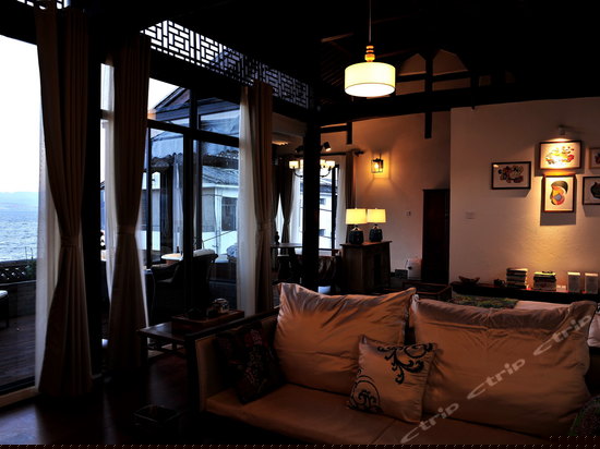 龙泉海景山景大床套房