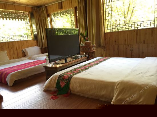 傣家风情三人间