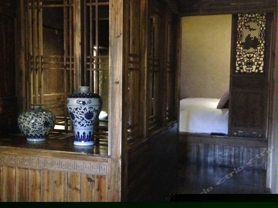 西楼复式东厢房