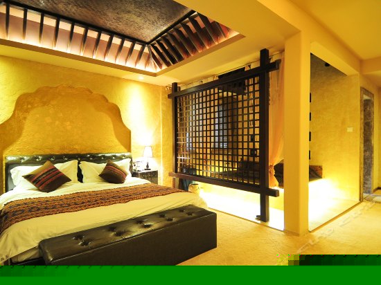 乌丹玫瑰豪华大床房