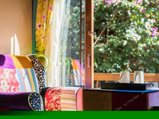 豪华阳光大床房