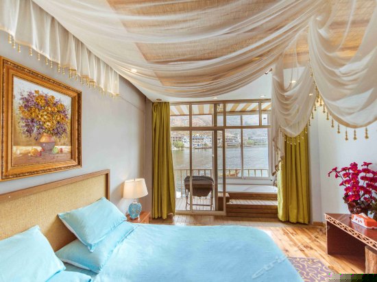 海景露台浴缸桑拿房2层