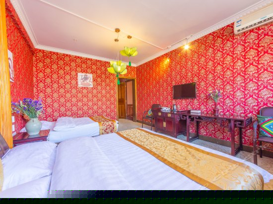 二楼豪华墨韵家庭房