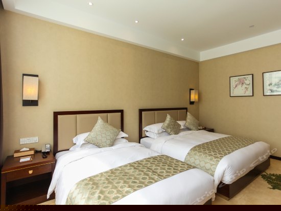 世家温馨家庭房