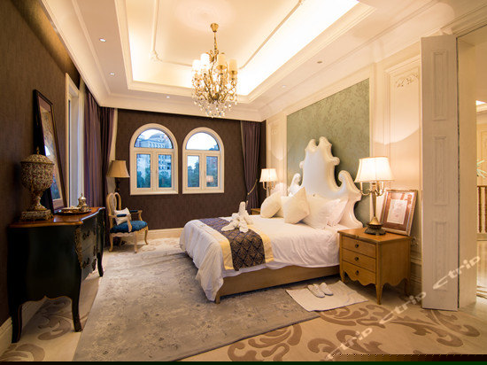 独栋5居室湖景别墅