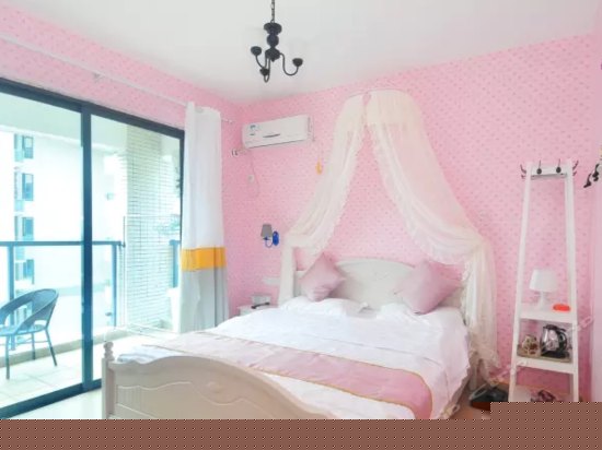 温馨蜜月阳台园景大床房