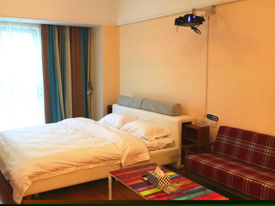 现代简约大床房