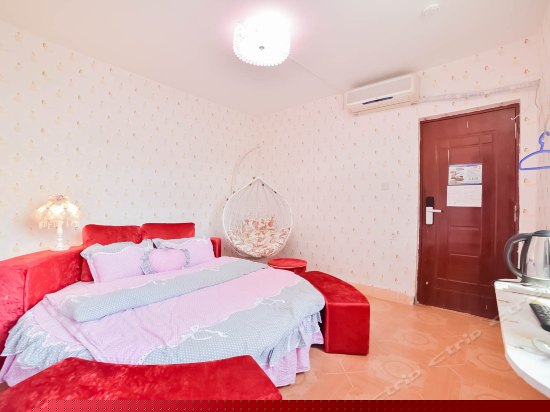 主题摇椅圆床房