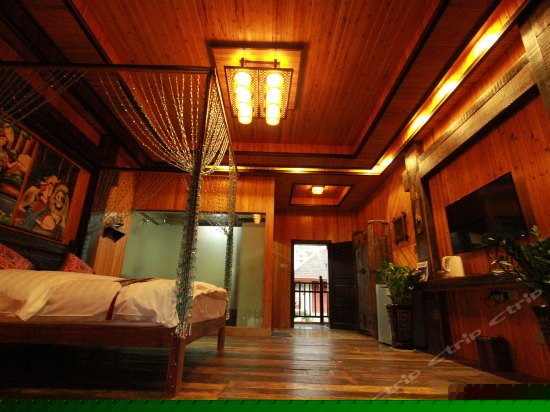 豪华风情大床房