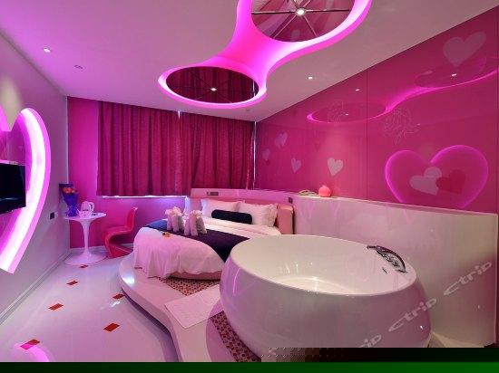 玫瑰园情侣大床房