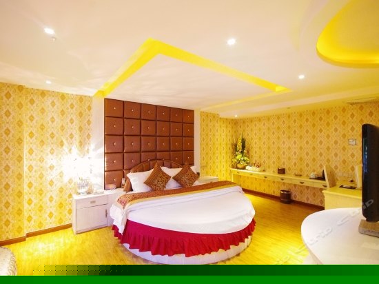 情侣豪华大床房