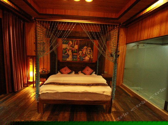 豪华风情大床房
