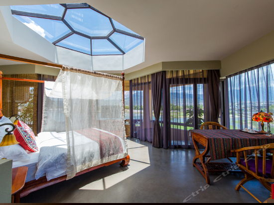 湖畔雪山全景房