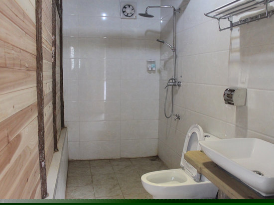 逸龙苑主院大床间