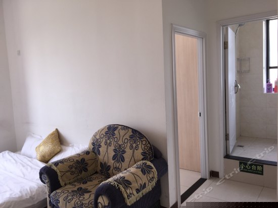 一室一厅套间双床房