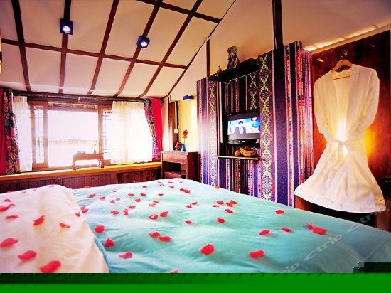 古城曲巷豪华纳西大床房