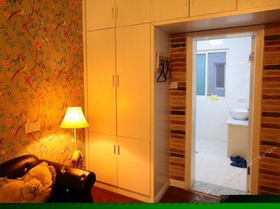 鸟语花香标准房