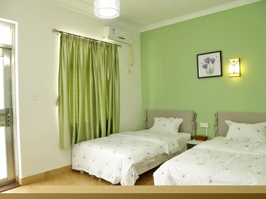 阳台豪华双床房