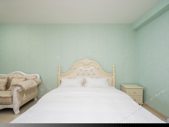 高层奢华大床房